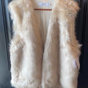 NWT JustFab Faux Fur Vest